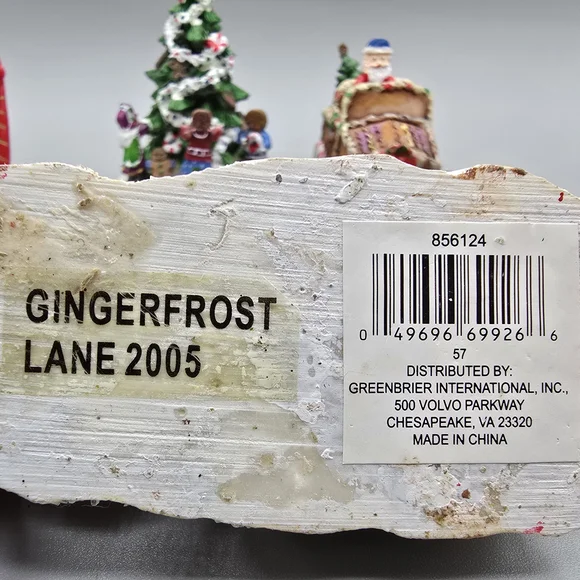 Festive Christmas Village Figurines - Picture 10 of 10